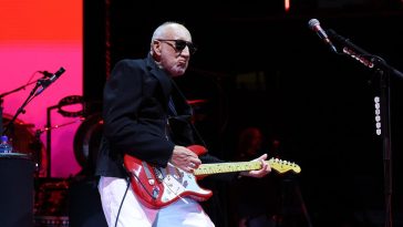 “There is a lot of fun to be had by putting random alternative bass notes under a chord”: Pete Townshend, RayDavies and David Bowie all used thirdinversionchords – here’s why (and how) you should, too