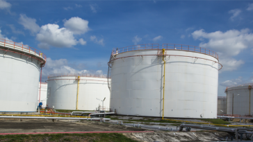 ‎US gasoline inventories rise by above 6M barrels